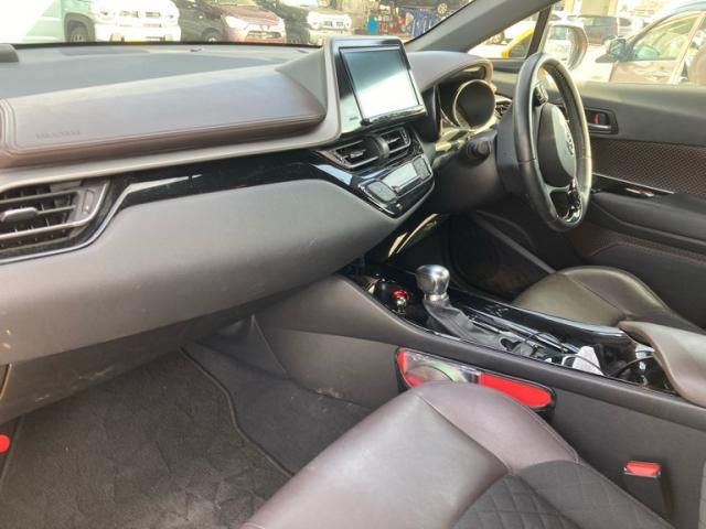 TOYOTA C-HR 4WD 2017