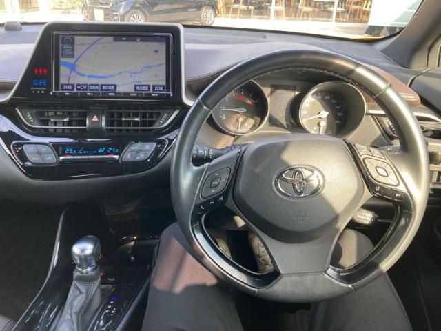 TOYOTA C-HR 4WD 2017