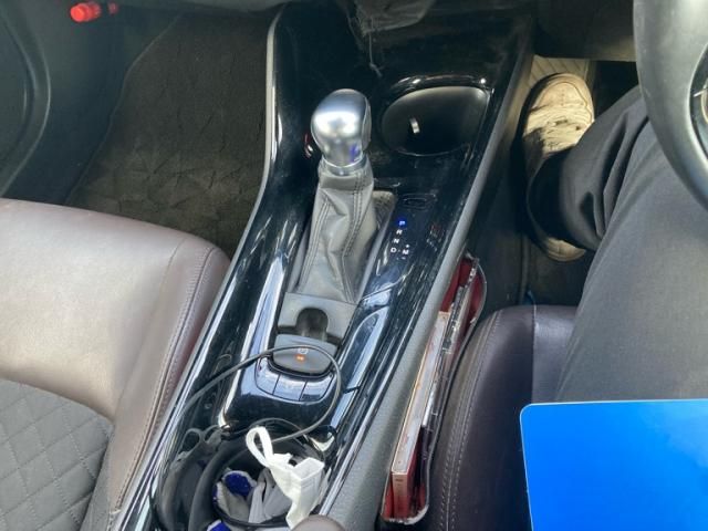 TOYOTA C-HR 4WD 2017