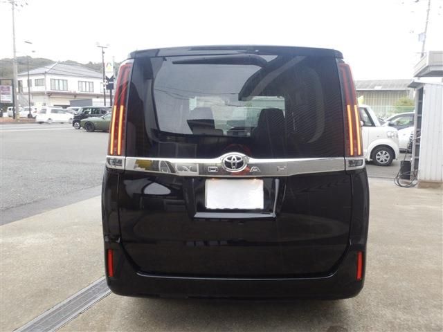 TOYOTA NOAH 2021