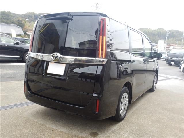 TOYOTA NOAH 2021