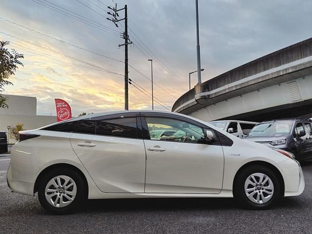 TOYOTA PRIUS 4WD 2017