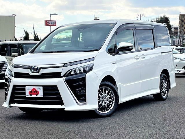 TOYOTA VOXY HYBRID 2017