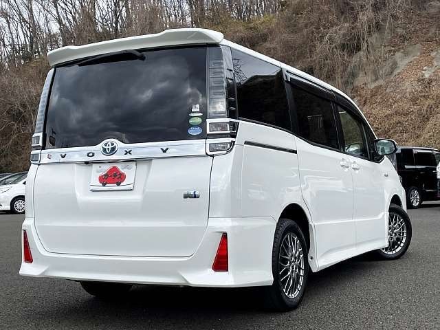 TOYOTA VOXY HYBRID 2017