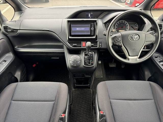 TOYOTA NOAH 2014