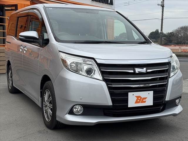 TOYOTA NOAH 2014