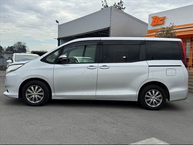 TOYOTA NOAH 2014