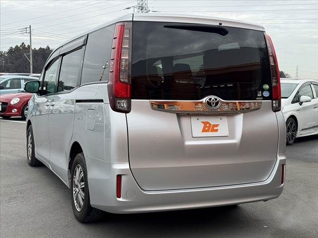 TOYOTA NOAH 2014