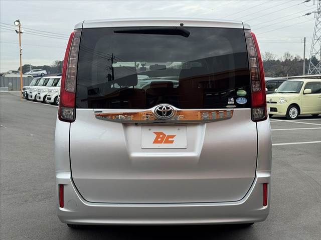 TOYOTA NOAH 2014