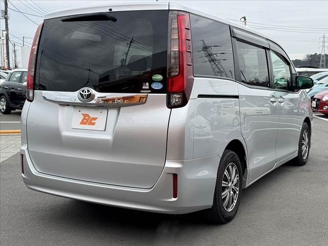 TOYOTA NOAH 2014