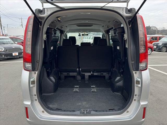 TOYOTA NOAH 2014