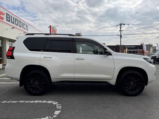 TOYOTA LANDCRUISER PRADO 2022