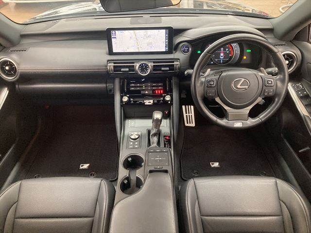 TOYOTA LEXUS IS300h 2021