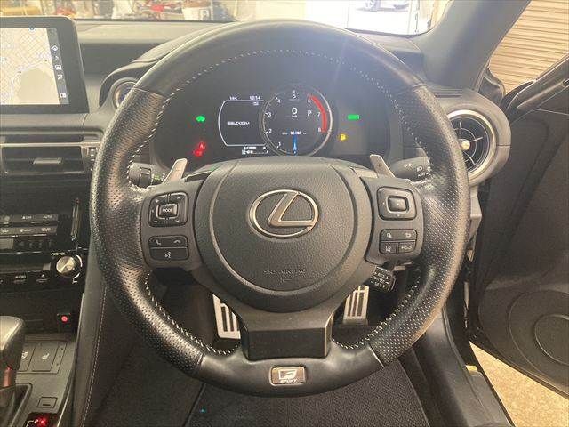 TOYOTA LEXUS IS300h 2021