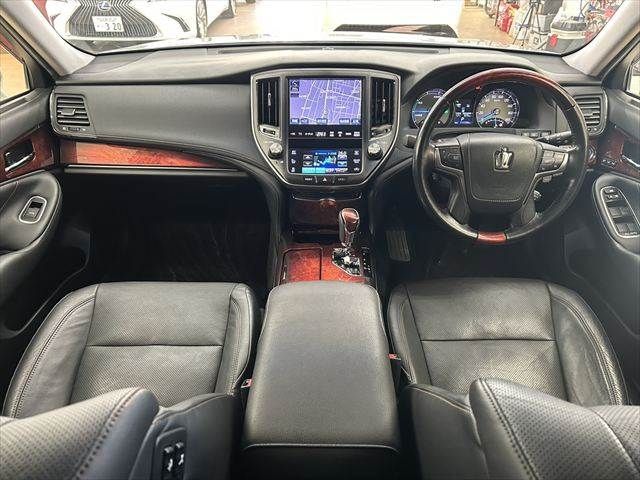 TOYOTA CROWN MAJESTA HYBRID 2015