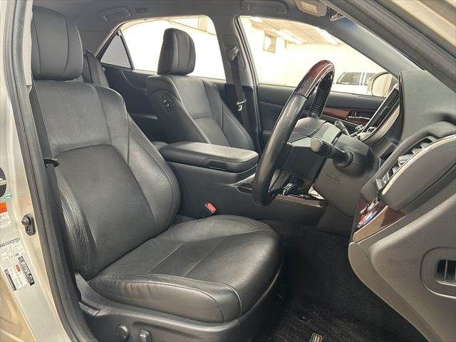 TOYOTA CROWN MAJESTA HYBRID 2015