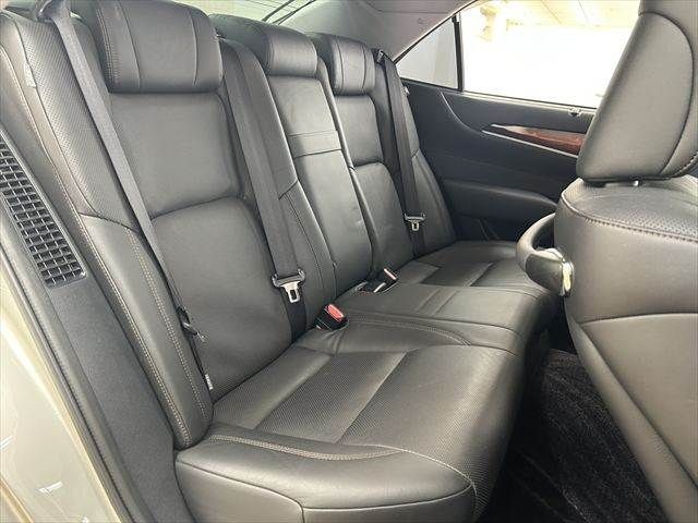 TOYOTA CROWN MAJESTA HYBRID 2015