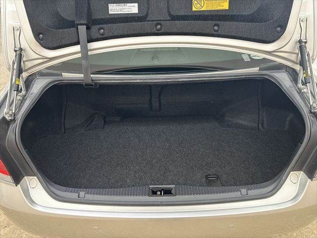 TOYOTA CROWN MAJESTA HYBRID 2015