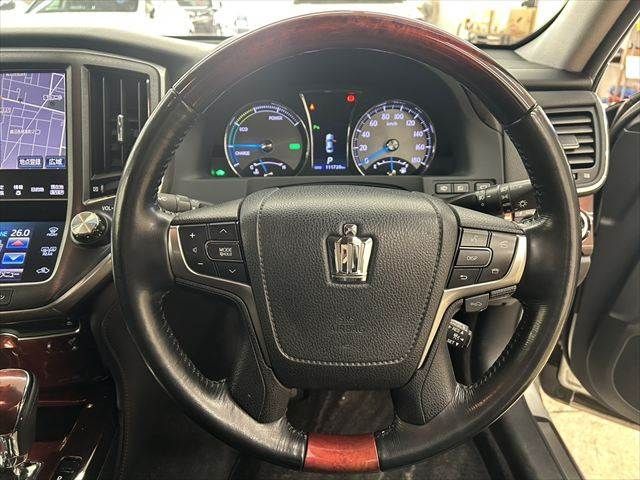 TOYOTA CROWN MAJESTA HYBRID 2015