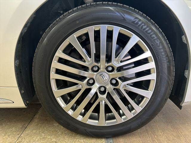 TOYOTA CROWN MAJESTA HYBRID 2015