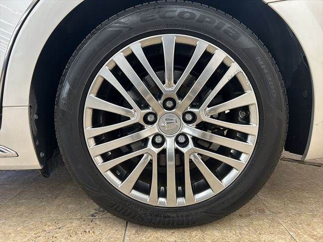 TOYOTA CROWN MAJESTA HYBRID 2015