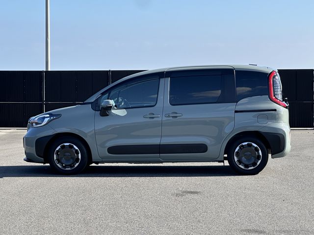 TOYOTA SIENTA HYBRID 2025