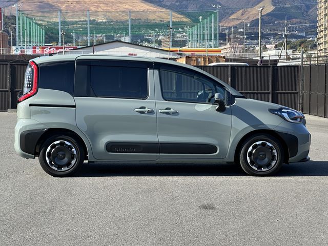 TOYOTA SIENTA HYBRID 2025