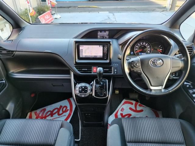 TOYOTA VOXY 2018