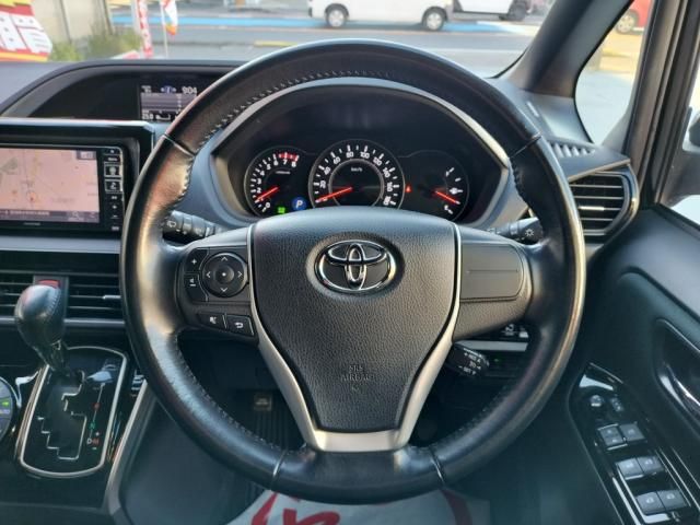 TOYOTA VOXY 2018
