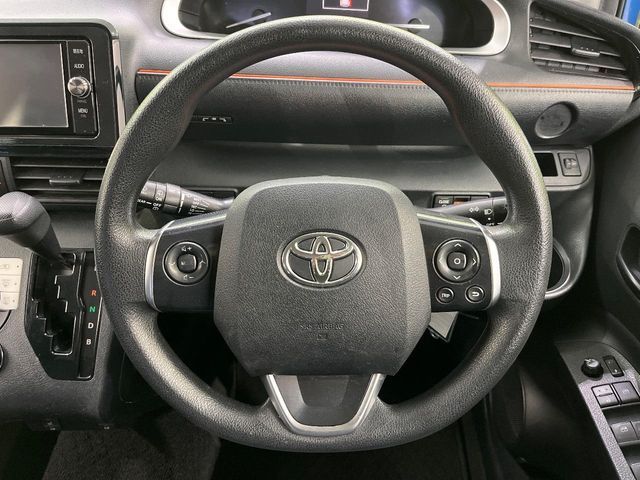 TOYOTA SIENTA HYBRID 2017