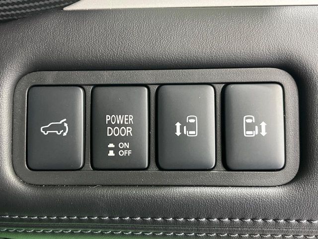 MITSUBISHI DELICA D:5 4WD 2023