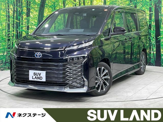 TOYOTA VOXY HYBRID 2023