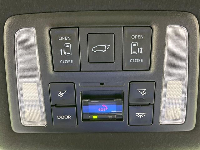 TOYOTA VOXY HYBRID 2023