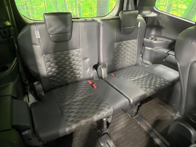 TOYOTA VOXY HYBRID 2023