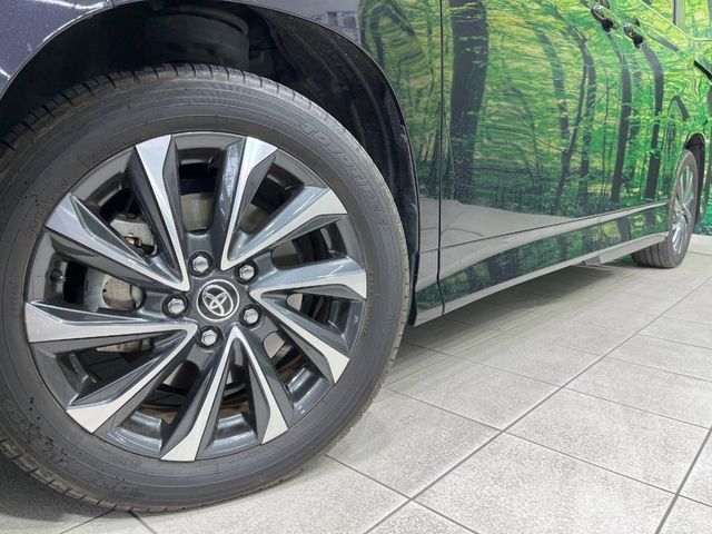 TOYOTA VOXY HYBRID 2023