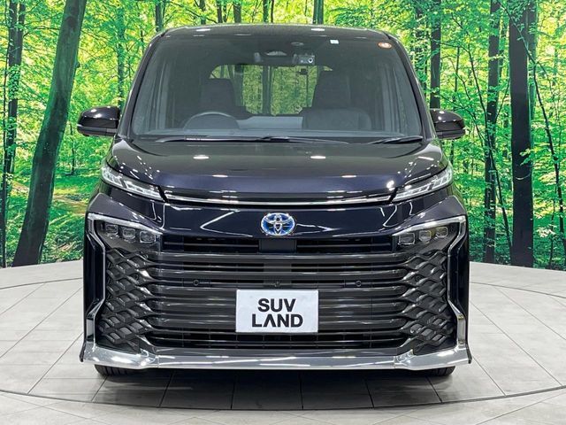 TOYOTA VOXY HYBRID 2023