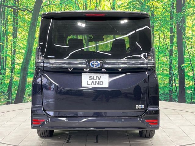 TOYOTA VOXY HYBRID 2023