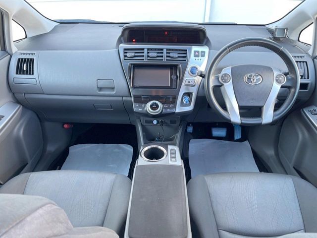 TOYOTA PRIUS Alpha 2013