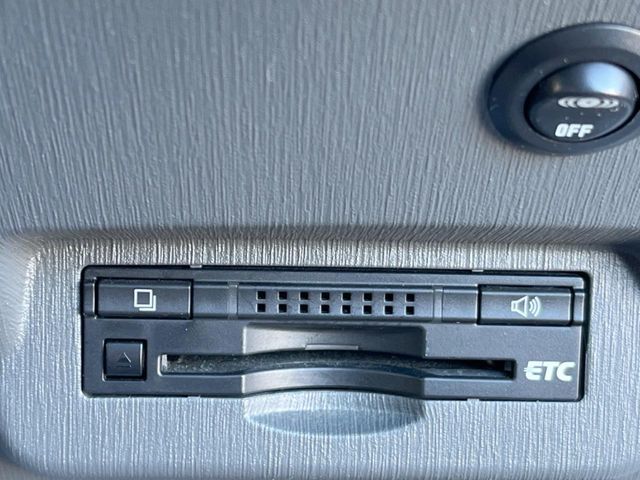 TOYOTA PRIUS Alpha 2013