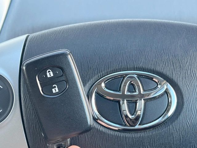 TOYOTA PRIUS Alpha 2013