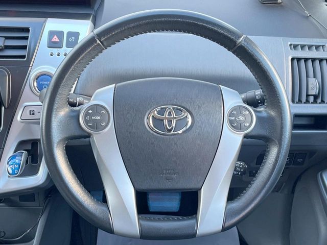 TOYOTA PRIUS Alpha 2013