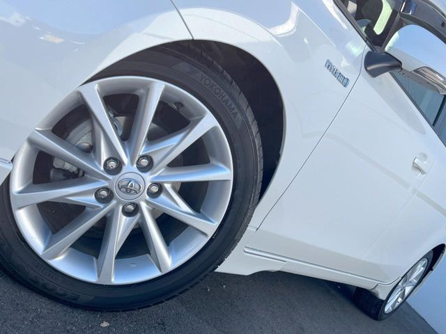 TOYOTA PRIUS Alpha 2013