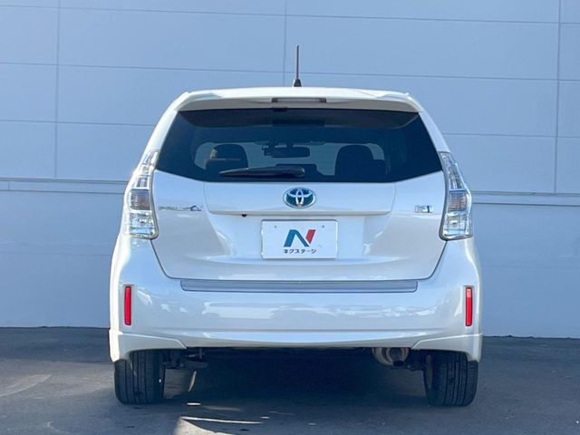 TOYOTA PRIUS Alpha 2013