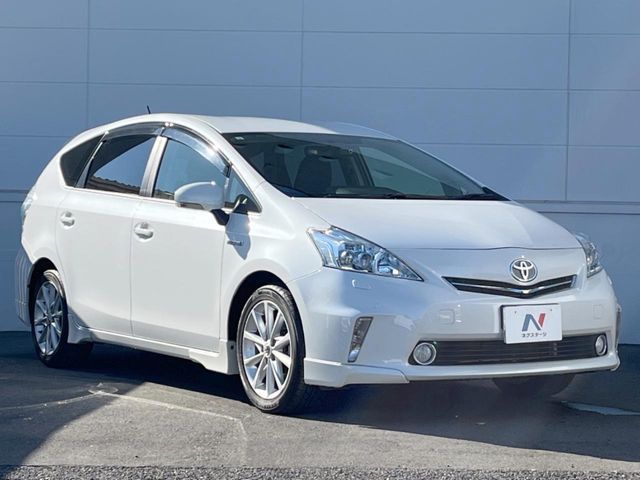 TOYOTA PRIUS Alpha 2013