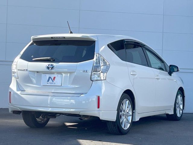 TOYOTA PRIUS Alpha 2013