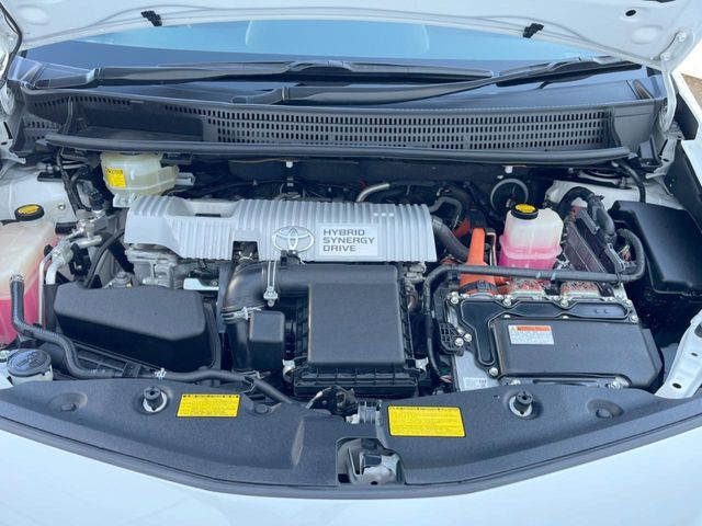 TOYOTA PRIUS Alpha 2013