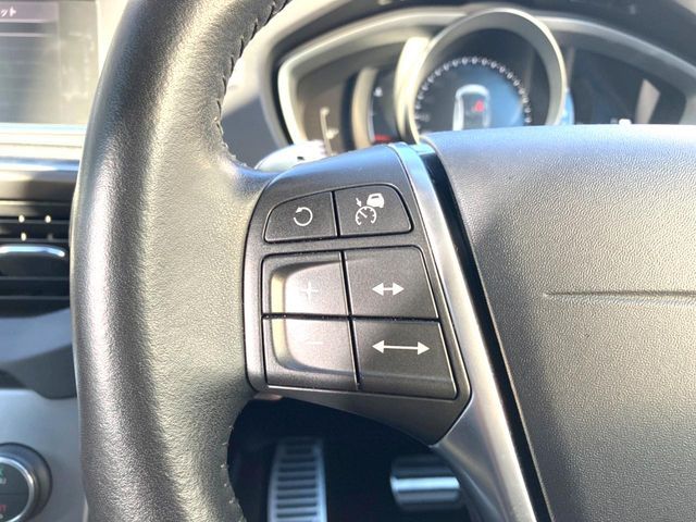 VOLVO VOLVO V40 2017