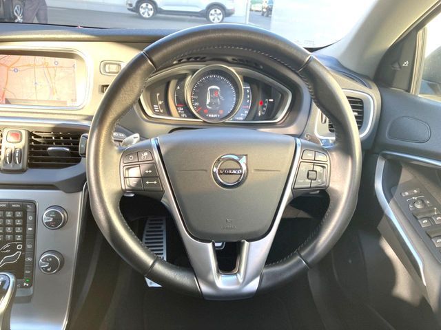 VOLVO VOLVO V40 2017