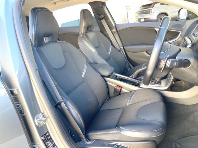 VOLVO VOLVO V40 2017