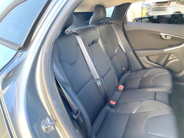 VOLVO VOLVO V40 2017